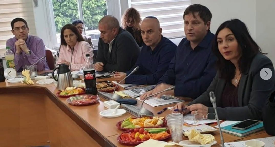 Greenberg, Miri Regev, Avihu Sofer and Hanoch Milwidsky at a municipal meeting